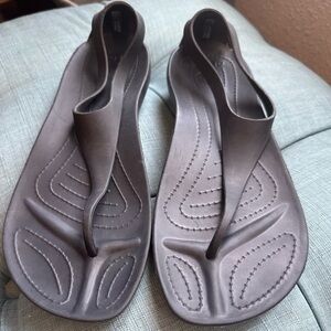 New Crocs Sexy Flip Flops. Size 9